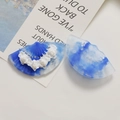 Artistic blue and white marble resin fan hair clip with 3D white resin rose flowers - Klein Blue