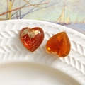 Detailed view of heart resin charms with gold leaf and dried flowers on a white plate - Heart Dried Flower (B69-1-16)