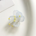 Vista detallada de la flor de orquídea azul de acrílico con centro de cuentas finas - Azul