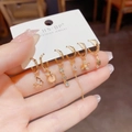Detailopname van 6-delige gouden oorbellen set met vlinder-, hart- en ster-hangertjes - Gouden Kwastje Blad Bloem Stijl (12)