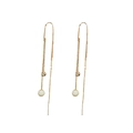 Elegante gouden doortrek oorbellen met lange ketting en fonkelende zirkonia ronde hanger - Goud