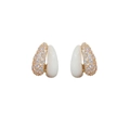 Boucles d'oreilles dorées avec émail blanc et zircons pavés au style minimaliste chic - Blanc