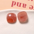 Dettaglio di cabochon in resina da 18mm quadrati arrotondati con effetto marmo e superficie liscia - Quadrato Rosa Terracotta