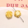 Dettaglio macro di perla a rosa oro opaco con foro orizzontale per gioielli fai-da-te - 1 Pezzo / Giallo