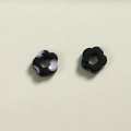 Detalle macro de colgantes de flores de resina para joyas DIY con agujeros de enhebrado - Flor de Ciruelo Redonda 8mm
