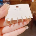 Set van drie paar gouden oorringen met zirkonia steentjes op een displaykaart - Strass Creole (Nr. 60) / 3-delige set / Goud