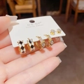 Set van drie paar oorbellen met zwart geruite creolen en gouden zirkonia-knopjes - Schaakbord zirconia creole combinatie (nr. 68) / Set van 6 / Goud