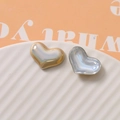 Dettaglio di perline a forma di cuore con rivestimento iridescente per gioielli DIY - Oro champagne
