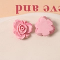 Détail macro de roses en résine rose avec texture marbrée et dos plat pour loisirs créatifs - Rose Pêche