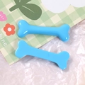 Dettaglio di fermagli per capelli in resina blu a forma di osso su cartoncino - Clip a stella blu cartoon (Cinnamoroll)