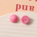 Gros plan de perles demi-rondes en résine rose avec trou arrière pour bijoux DIY - Rose (17)