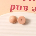 Détail macro de cabochons en résine rose pêche de 12 mm au fini porcelaine lisse - Rose Pêche (19)