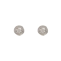 Elegantes pendientes de perlas plateados con halo de circonitas y diseño floral - Plateado
