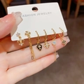 Detail von 6-teiligem goldenem Ohrring-Set mit Zirkon-Kreuzen und Lilien-Anhängern - Kreuz Kombination Sechsteiliges Set (29#) / Gold