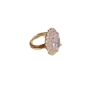 Bague dorée ajustable avec cristal rose ovale et détails en zircone cubique - Bague ovale blanche