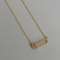 Chic 18k gold plated safety pin pendant necklace with sparkling white zircons on O-chain - Gold