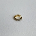 Minimalistischer goldfarbener Ohrmanschetten-Ohrring mit schwarzen Zirkonia-Steinen in C-Form - Schwarz