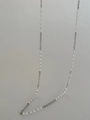 Detail of vintage textured waist chain with 18k gold plating and white pearls - Silver