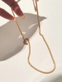 Gouden Cubaanse schakelketting met rechthoekige hanger en een handige karabijnsluiting - 45+5cm / Schakelketting Zonder Hanger