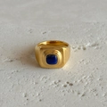Vintage-Ring aus 18 Karat vergoldetem Titan mit einem quadratischen blauen Lapislazuli - US 7 / Dunkelblauer Stein (Design 1)
