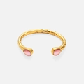 18k vergoldetes Edelstahl-Armband mit Hammerschlag-Optik und rosa Katzenaugenstein - Rosa