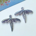 Irisierende lila Feenflügel-Anhänger aus Harz für DIY-Ohrringe und Vintage-Schmuck - Lila