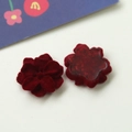 Ciondoli a fiore floccato rosso scuro in acrilico per gioielli romantici e accessori fai-da-te - Fiore Pieghettato Floccato