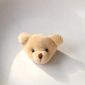 Macro di una testa di orsetto di peluche 3D per accessori fai da te con consistenza morbida - Testa di orsetto di peluche