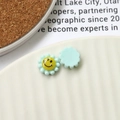 Macro di ciondoli per unghie a forma di fiore in resina blu con centri con faccina - verde chiaro