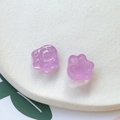 Detalle de patas de gato en resina morada con purpurina dorada para joyería DIY - Púrpura