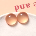 Detalle macro de cuentas de resina melocotón traslúcida para hacer joyas artesanales - 1 Pieza / Naranja Claro