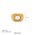 Bague large minimaliste en acier inoxydable doré 18 carats avec perle blanche - Style Perle en Relief Concentrique (DZR102320)