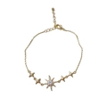 Elegante pulsera dorada con estrella de ocho puntas y brillantes piedras de circón - Dorado
