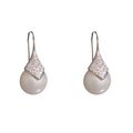 Pendientes de gancho plateados con un rombo engastado de diamantes y una perla blanca - Gancho de Oreja de Perla de Rombo / Plateado
