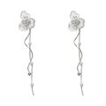Elegantes pendientes de borla plateados con pétalos translúcidos y perlas blancas - Plateado