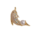 Exquisite goldene Delfin-Brosche mit Zirkonia, blauen Edelsteinen und einer weißen Perle - Gold