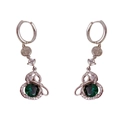 Boucles d'oreilles pendantes argentées avec pierre vert foncé et motif ajouré - Boucles d'Oreilles Créoles Calebasse Noeud Zirconia Vert