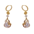 Boucles d'oreilles créoles dorées en forme de gourde avec zircons étincelants et pierres - Boucles d'Oreilles Créoles Calebasse Noeud Zirconia Blanc