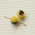 Detailed view of 16mm yellow gradient striped glass beads with gold pin for DIY jewelry - Lemon Yellow Purple Swirl Style (46#7)
