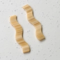 Schicke gewellte Acryl-Haarnadeln mit beige-brauner Marmor-Textur für DIY-Schmuckherstellung - Gestreifte Welle