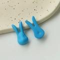 Nahaufnahme matter himmelblauer Kaninchen-Anhänger aus Harz für DIY-Schmuck und Accessoires - Blau