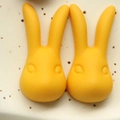 Matte leuchtend gelbe Hasen-Anhänger aus Harz für DIY-Ohrringe und Handyhüllen-Zubehör - Ingwergelb