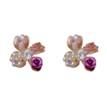 Pendientes florales con cristal, perla y una rosa de metal púrpura sobre fondo blanco - 29# Pendientes de Botón de Pétalos de Rosa de Cristal y Perla Artificial Hechos a Mano