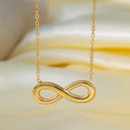 Collana con simbolo dell'infinito in oro lucido su sfondo di raso giallo - Collana Figura 8 (H232) / Oro