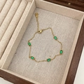 Pulsera de titanio bañada en oro con cinco circonitas rectangulares verde esmeralda - Cinco Piedras de Strass Verdes (E13) / Dorado