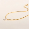 Detail der 18K Gold-Edelstahlkette mit runder weißer Perle und verstellbarem Glied - Goldene ovale Perlenkette Süßwasserperlen-Halskette (JZ-N24661G)