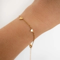 Minimalistisches Herzarmband aus 18k vergoldetem Edelstahl für Damen am Handgelenk - Goldenes Herz Armband