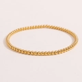 Detailansicht eines polierten, 18 Karat vergoldeten elastischen Perlenarmbands mit Glanz - 3mm / Gold