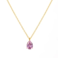 Dettaglio del ciondolo a goccia in zircone rosa con castone a griffe placcato oro 18k - Settembre