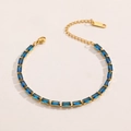 Goldenes Armband mit rechteckigen blauen Zirkonia und verstellbarem Karabinerverschluss - Dunkelblauer Stil (Style 04)